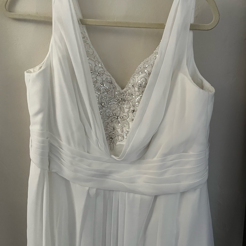 Cream Embellished Sleeveless Bridal Gown